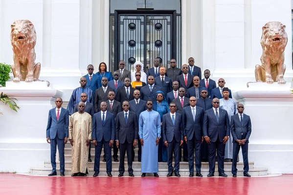 Le président de la République, le Premier ministre et le gouvernement Le président de la République, le Premier ministre et le gouvernement