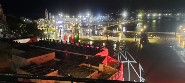 Une vue de Tanger, la nuit, en décembre 2025 (photo IMPACT)