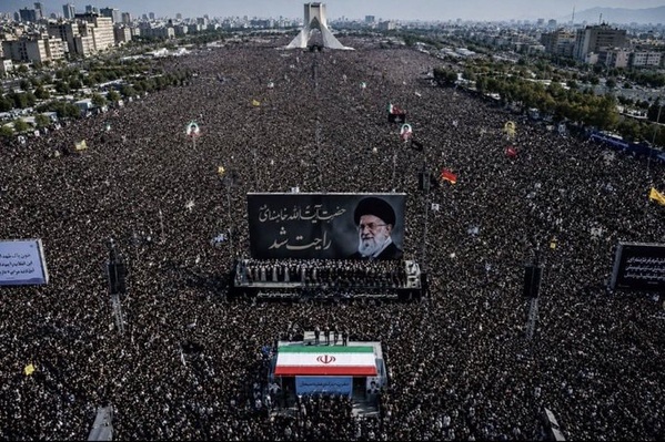 L'Iran salue la participation de représentants de plus de 70 pays aux funérailles du Leader martyr
