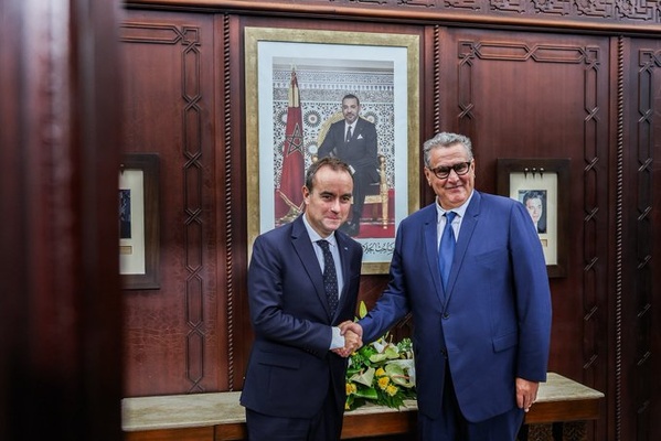Le PM français Sébastien Lecornu (g.) et le chef du gouvernement marocain Aziz Akhanouche Le PM français Sébastien Lecornu (g.) et le chef du gouvernement marocain Aziz Akhanouche