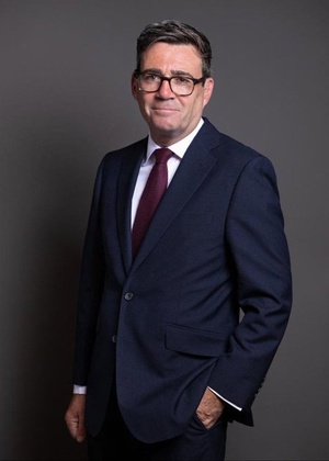 Royaume-Uni : Andy Burnham devient le septième Premier ministre britannique en dix ans