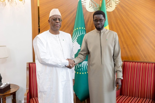 Bassirou Diomaye Faye (d.) et Macky Sall Bassirou Diomaye Faye (d.) et Macky Sall