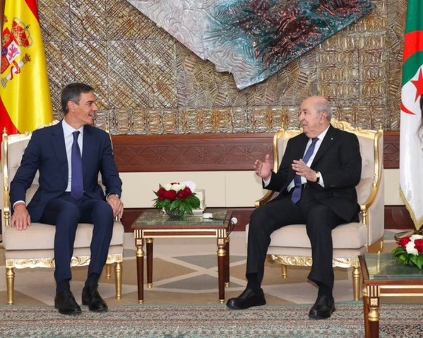 Le président Abdelmajid Tebboune (d.) et le PM espagnol Pedro Sanchez à Alger le 20 juillet 2026