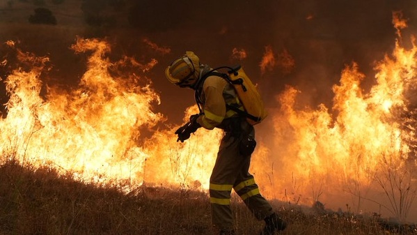 Espagne et France - Les incendies de forêt provoquent plus de 160 000 évacuations Espagne et France - Les incendies de forêt provoquent plus de 160 000 évacuations