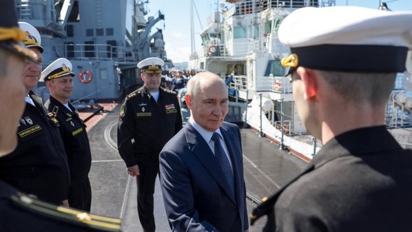 Vladimir Poutine aux Îles Kouriles
