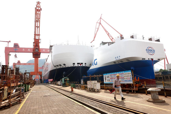 Divers grands navires en construction dans un chantier naval de Fuzhou, capitale de la province du Fujian (sud-est de la Chine). (Photo / Wang Wangwang)