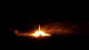 Un missile iranien est lancé depuis un lieu non divulgué vers des cibles américaines (Press TV) Un missile iranien est lancé depuis un lieu non divulgué vers des cibles américaines (Press TV)