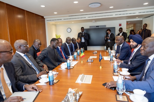 Le président Faye et sa délégation face aux dirigeants de la Banque mondiale à Washington le 14 septembre 2026 (photo présidence sénégalaise)
