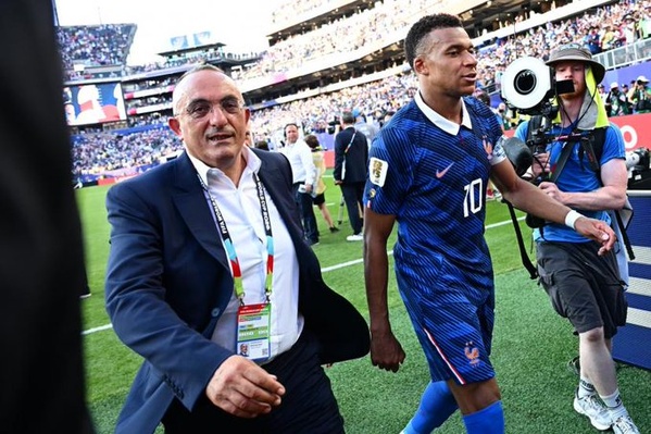 Mohamed Sanhadji (g.) et Kilian Mbappé Mohamed Sanhadji (g.) et Kilian Mbappé