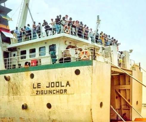 Le bateau Le Joola avant son ensevelissement dans l'Océan atlantique le 26 septembre 2022