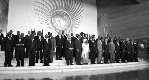 ACCORD DE PARTENARIAT ECONOMIQUE UE-ACP: Les poulets, le renard et le poulailler ACCORD DE PARTENARIAT ECONOMIQUE UE-ACP: Les poulets, le renard et le poulailler