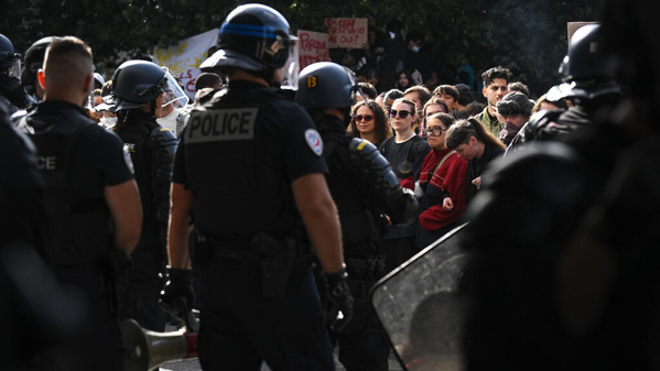 France: plus de 400 établissements scolaires fermés vendredi après une journée de mobilisation, le gouvernement recule France: plus de 400 établissements scolaires fermés vendredi après une journée de mobilisation, le gouvernement recule