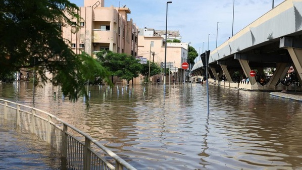 INONDATIONS À DAKAR - L’eau avait des chemins, on les a vendus INONDATIONS À DAKAR - L’eau avait des chemins, on les a vendus