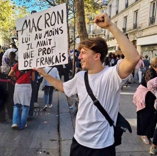 Un manifestant lycéen à Paris