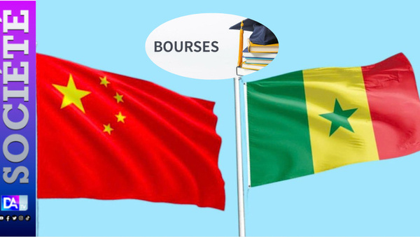 Les drapeaux sénégalais (g.) et chinois