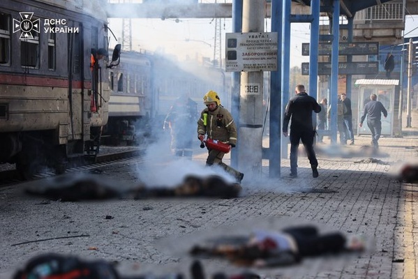 Des dégâts humains et matériels à la gare de Dnipro