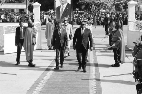 CHRONIQUE: Les bouffons du Président ! CHRONIQUE: Les bouffons du Président !