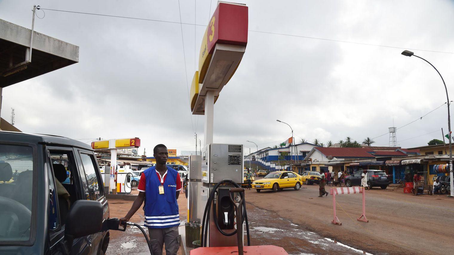 CONTINENT POUBELLE - Les négociants suisses inondent l’Afrique de carburants toxiques