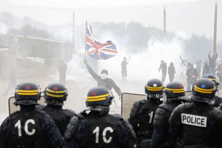 Heurts à Calais en marge d'une manifestation interdite