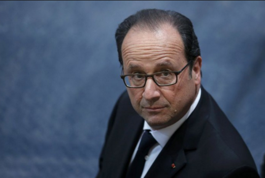 Dans la tourmente, Hollande se place dans les pas de Mitterrand