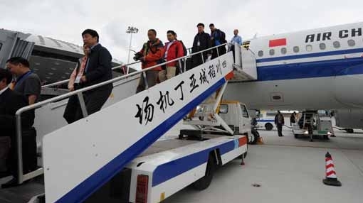 Marre des retards: Le pilote chinois organise une manif au pied de l'avion