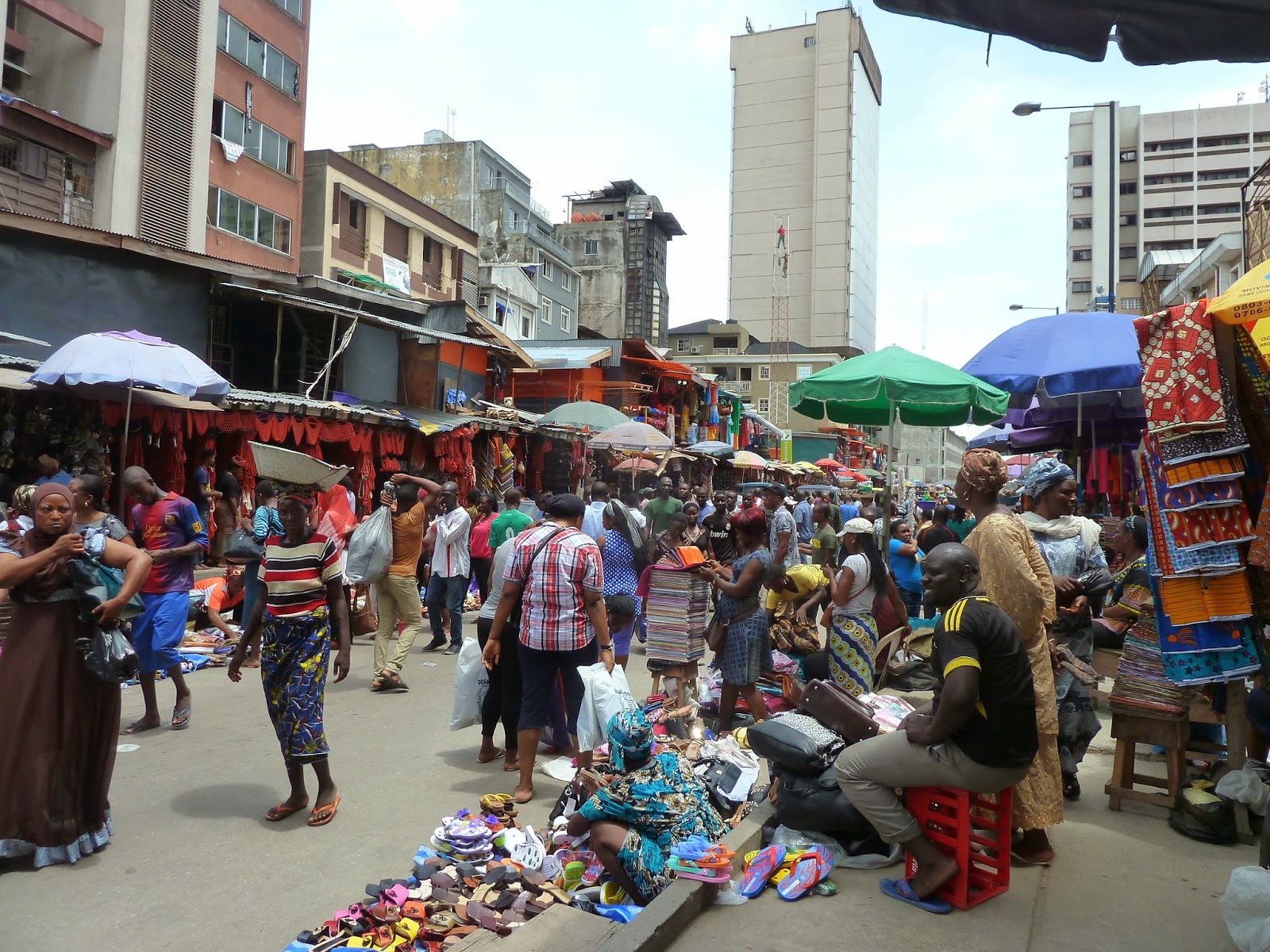 Photo: Thing Link. Le marché de Balogun (Lagos)