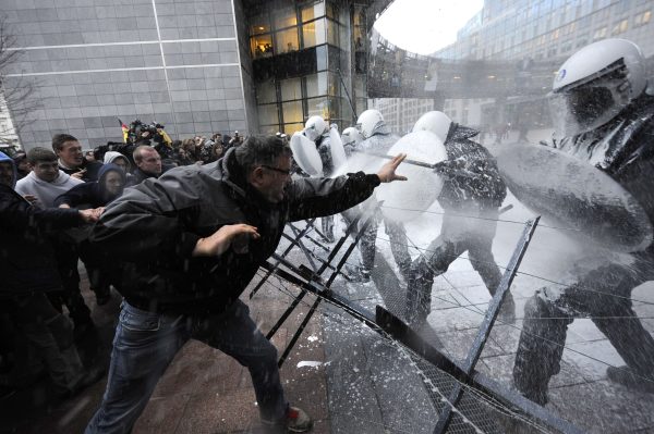Manifestation spectaculaire des producteurs de lait à Bruxelles