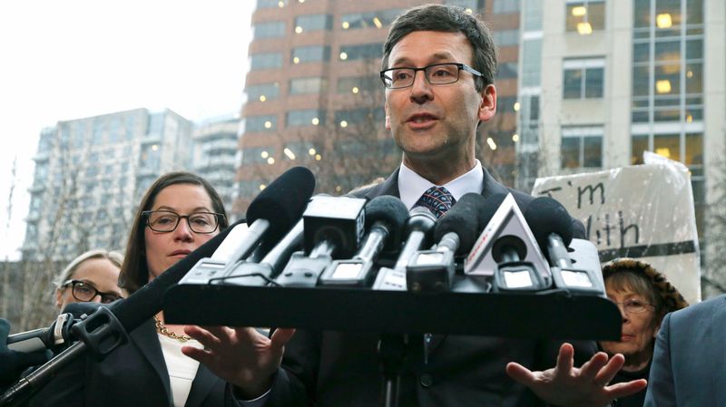 Un juge fédéral bloque le décret anti-immigration de Donald Trump