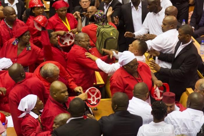 Afrique du Sud: échange de coups au Parlement lors de l'expulsion de députés d'opposition