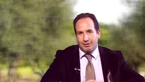 Conflit d’intérêts : un membre de l'équipe de Macron jette l’éponge