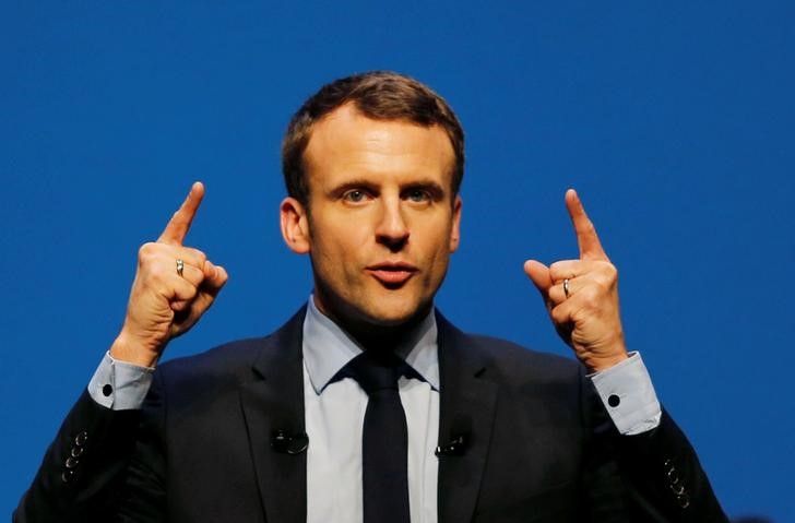 Macron salue Juppé, appelle à "un rassemblement de cohérence"