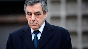 Qui est le payeur des costumes de François Fillon ?