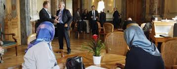 UE: une entreprise peut interdire le port de signes religieux sous conditions...