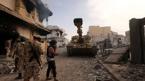 Violents combats entre groupes rivaux à Tripoli