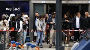 Attaque d'Orly en France : les proches de l'assaillant relâchés