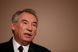Bayrou déplore une campagne "hystérisée" par le camp Fillon