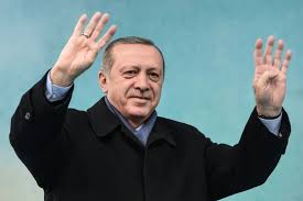 Erdogan tient un meeting géant à Istanbul à une semaine du référendum