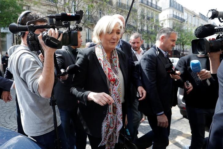 Le Pen en congé de la présidence du FN pour mener campagne