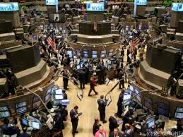 Wall St a résisté au plongeon du pétrole grâce à Comey