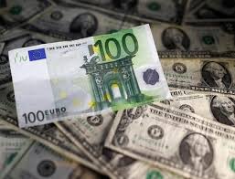 L'euro, aidé par la BCE, se renforce face au dollar