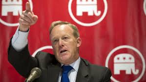 Le porte-parole de la Maison Blanche démissionne, Trump nomme un nouveau directeur de la communication