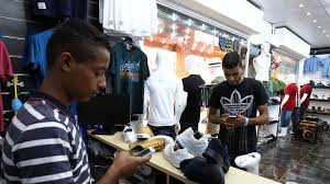 Payer via smartphone, une solution au manque de cash en Libye