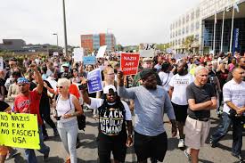 Grande manifestation contre le racisme à Boston une semaine après Charlottesville