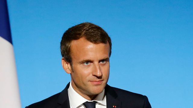 Macron appelle "tous les propriétaires à baisser les loyers de 5 euros"