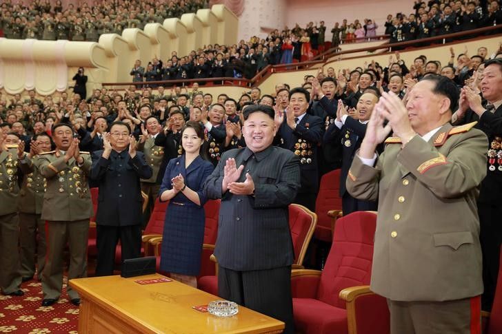 Kim Jong-un honore les scientifiques et ingénieurs nucléaires