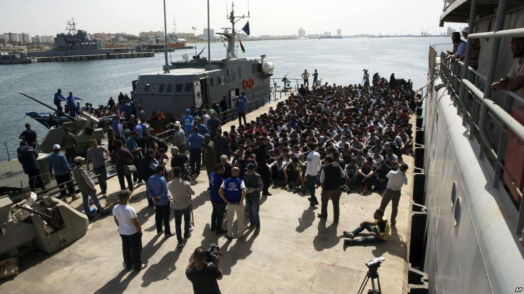 En une semaine, 3.000 migrants ramenés en Libye, 2.000 débarquent en Italie