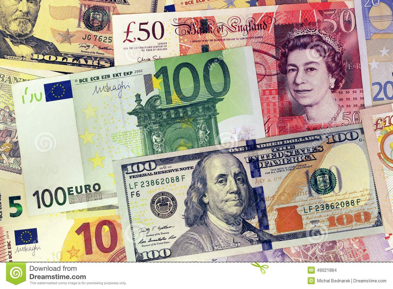 L'euro recule face au dollar dans un marché attendant la Fed