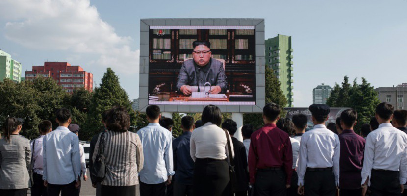 Pyongyang, 15H00: le silence de la foule face à la télévision officielle