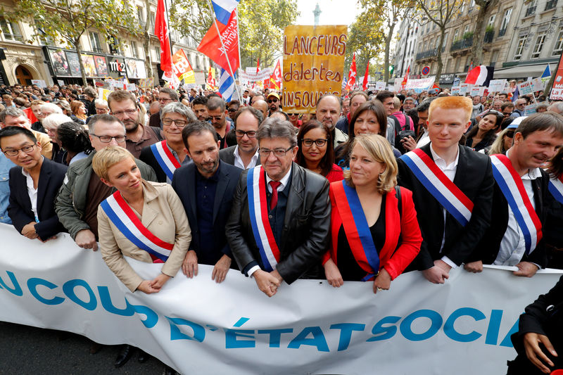 Mélenchon appelle les Français à la "résistance" contre Macron