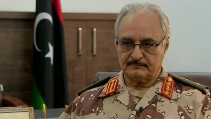 Libye: le maréchal Haftar demande des hélicoptères contre l'immigration